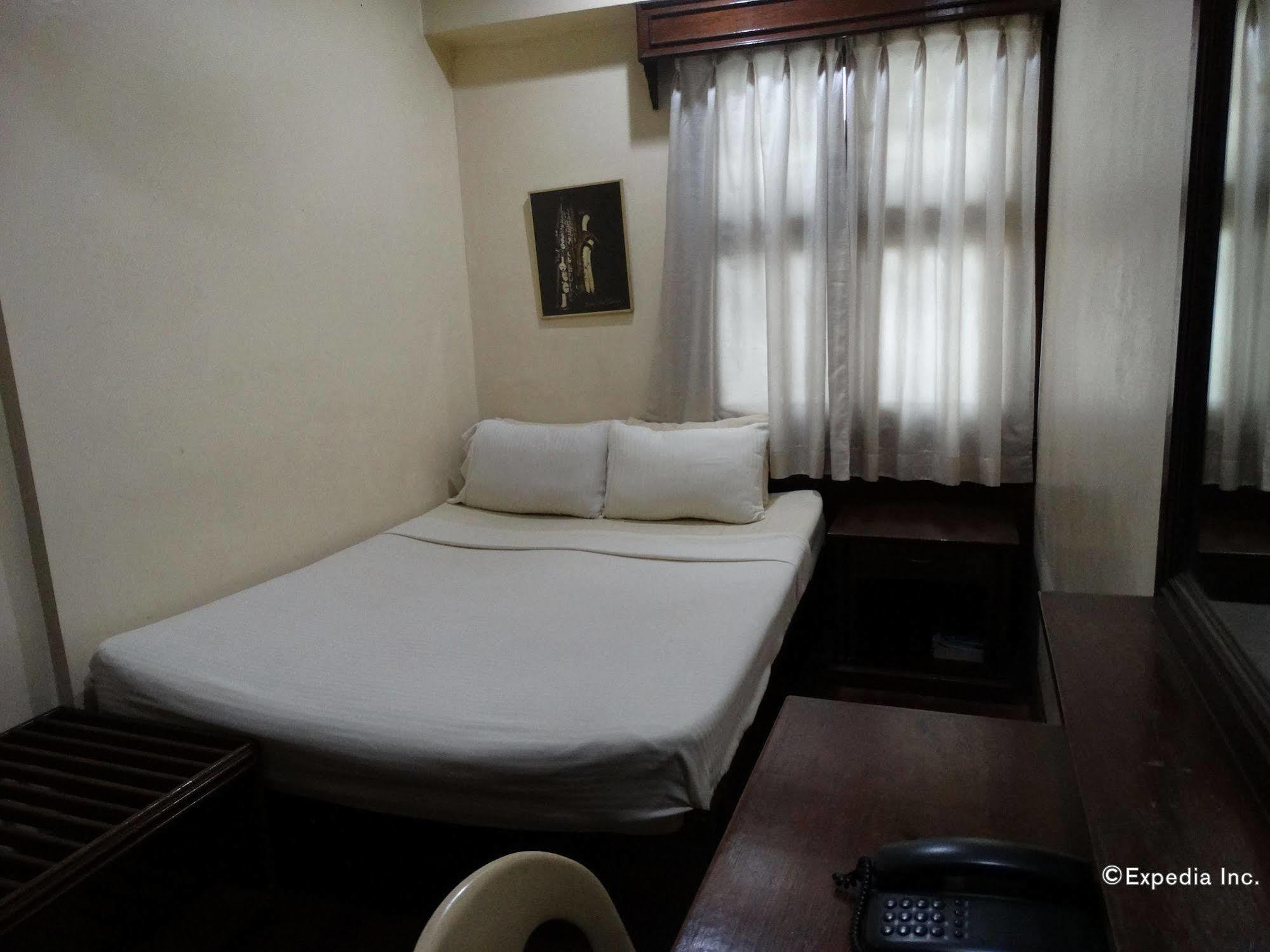 Malate Pensionne Manila Exterior foto